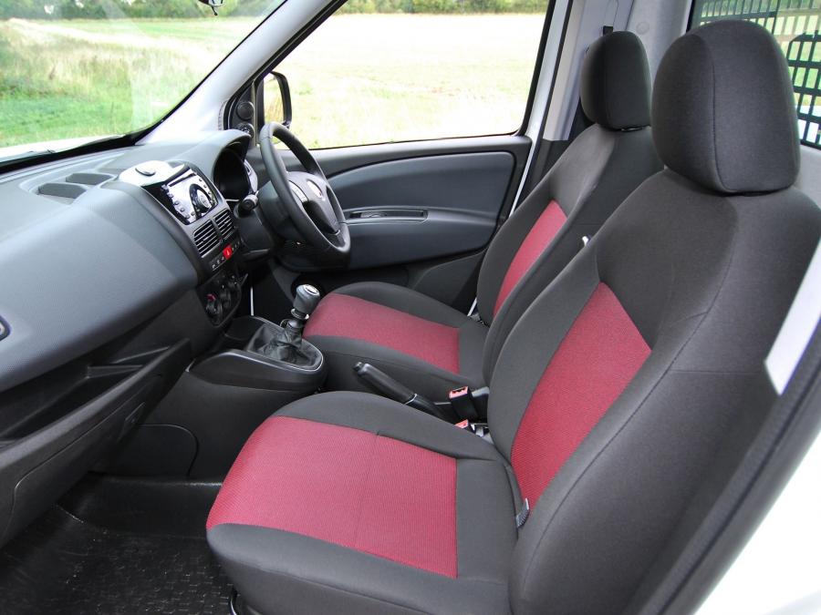  Fiat Doblo Work Up 2011 года  (UK) (фото 3 из 14)